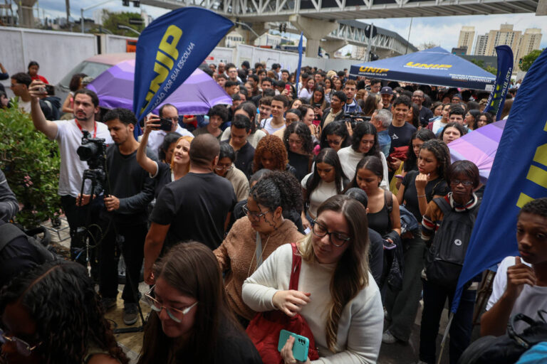 enem-2025-tem-27%-de-abstencao-em-1o-dia;-prova-sera-reaplicada-em-dezembro-no-parana