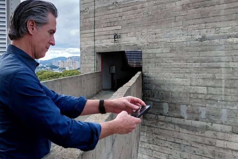 Governador da Califórnia vai a Sesc Pompeia, de Lina Bo Bardi, em São Paulo governador-da-california-vai-a-sesc-pompeia,-de-lina-bo-bardi,-em-sao-paulo