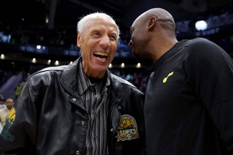 morre-lenny-wilkens,-hall-da-fama-da-nba-como-jogador-e-treinador,-aos-88